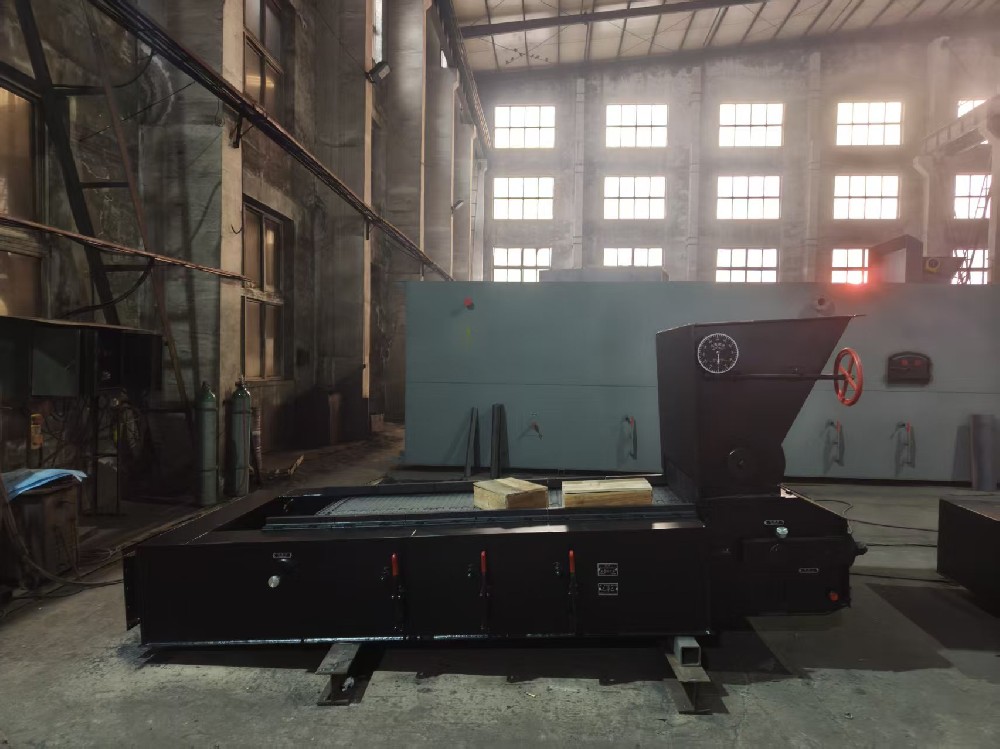 瓦房店炉排厂定制广东2吨链带炉排发货2台